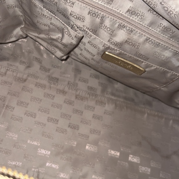 Michael Kors Weekender/Duffle - Picture 5 of 9